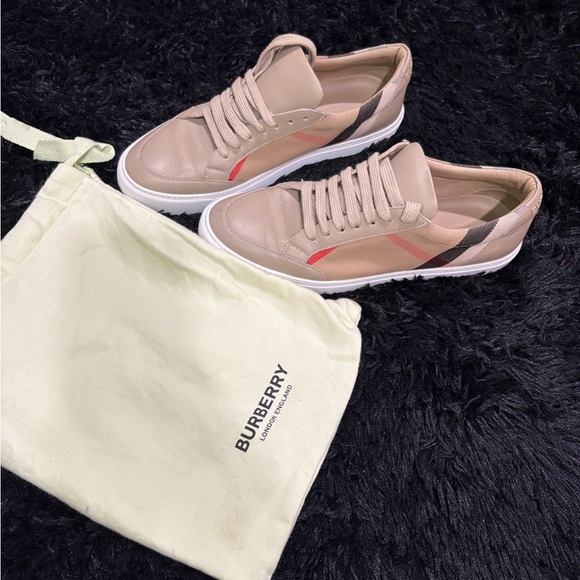 Burberry Tan and Red Men's Sneakers - Picture 1 of 4
